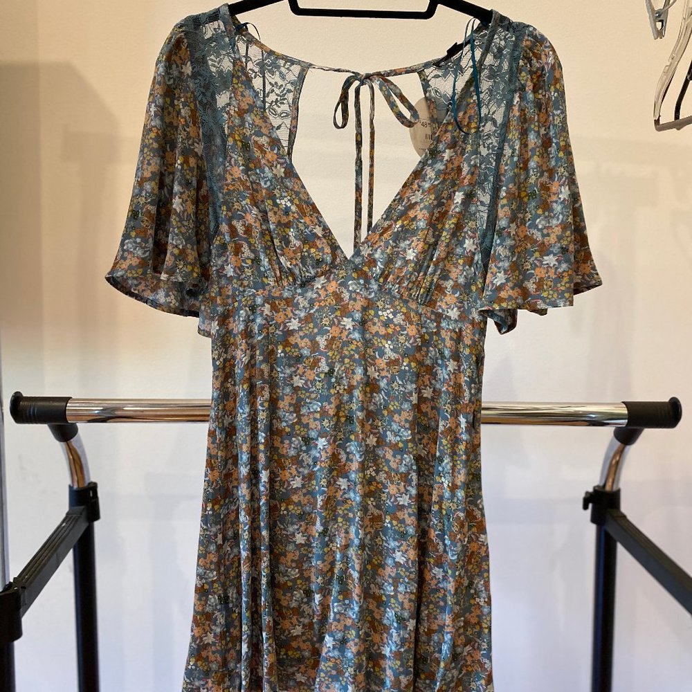 Nektar Lace Floral Dress